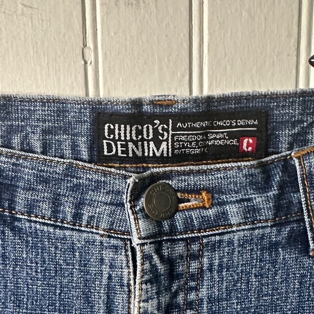 Chico’s Denim Semi Flare Leg Blue Jeans sz M/8 (1) - Picture 8 of 14
